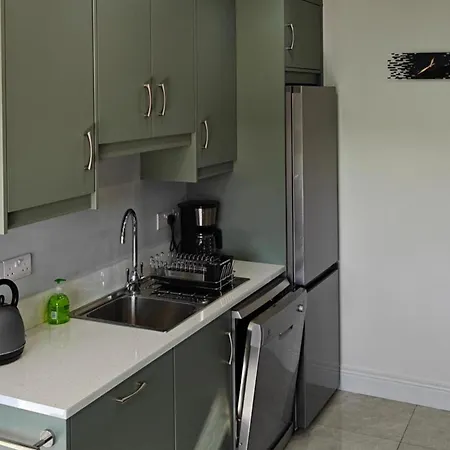4 Bed House Sleeps 8 - Enclosed Garden - Parking Κιλάρνεϊ