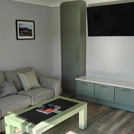 4 Bed House Sleeps 8 - Enclosed Garden - Parking Σπίτι διακοπών