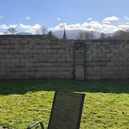 4 Bed House Sleeps 8 - Enclosed Garden - Parking * Cill Airne