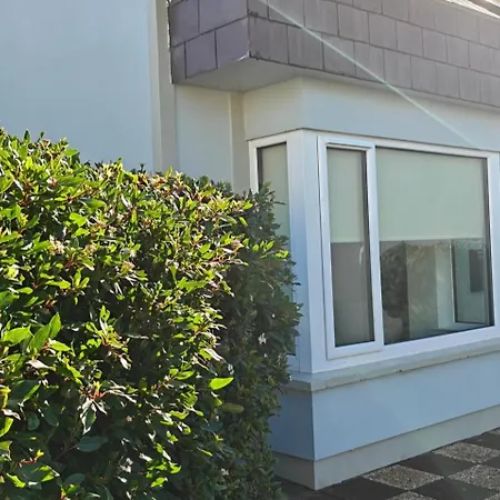 4 Bed House Sleeps 8 - Enclosed Garden - Parking Nyaraló
