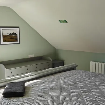 Nyaraló 4 Bed House Sleeps 8 - Enclosed Garden - Parking Cill Airne