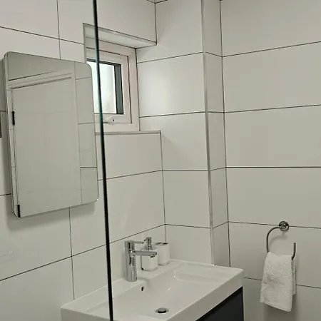 4 Bed House Sleeps 8 - Enclosed Garden - Parking Σπίτι διακοπών