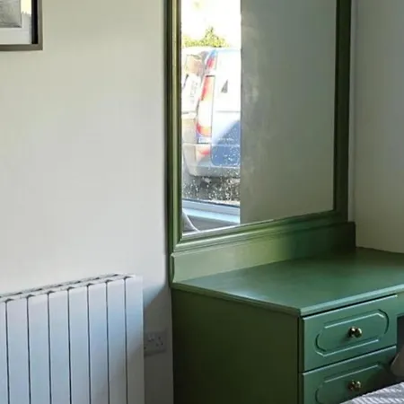 Σπίτι διακοπών 4 Bed House Sleeps 8 - Enclosed Garden - Parking