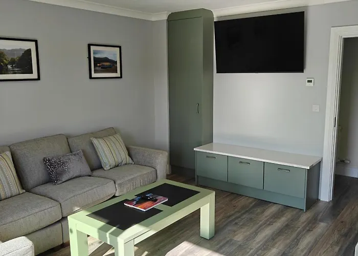 4 Bed House Sleeps 8 - Enclosed Garden - Parking Σπίτι διακοπών