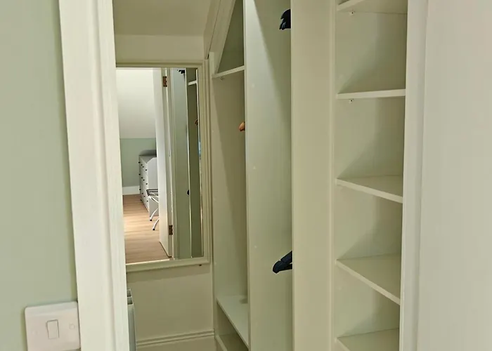 4 Bed House Sleeps 8 - Enclosed Garden - Parking Σπίτι διακοπών