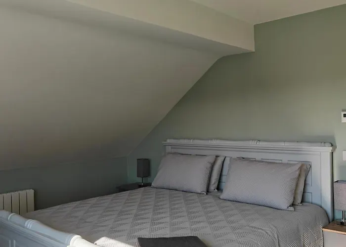 4 Bed House Sleeps 8 - Enclosed Garden - Parking Σπίτι διακοπών