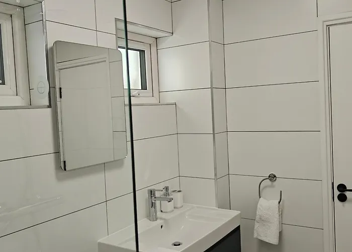 4 Bed House Sleeps 8 - Enclosed Garden - Parking Σπίτι διακοπών