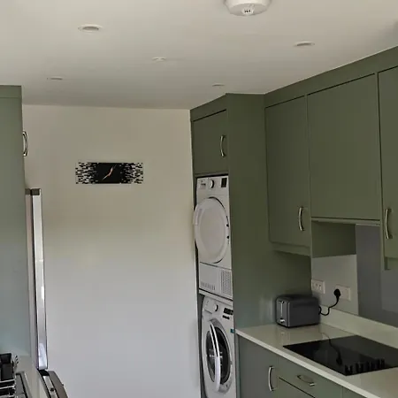 4 Bed House Sleeps 8 - Enclosed Garden - Parking Cill Airne